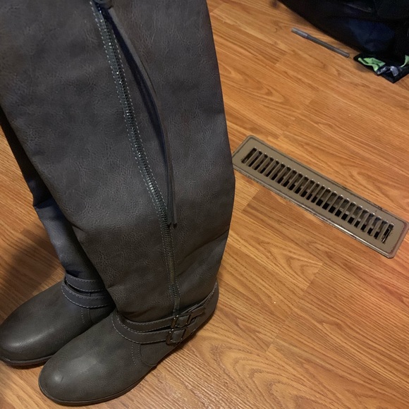 Boots - Picture 2 of 3